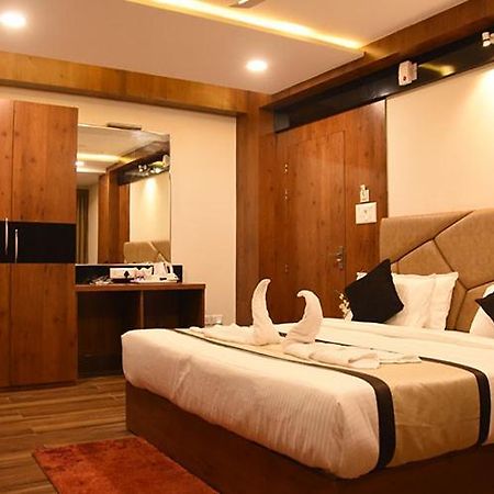 Hotel Royal City Siliguri Exteriör bild