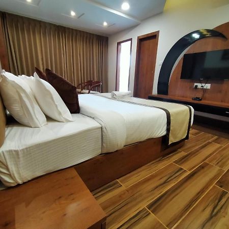 Hotel Royal City Siliguri Exteriör bild