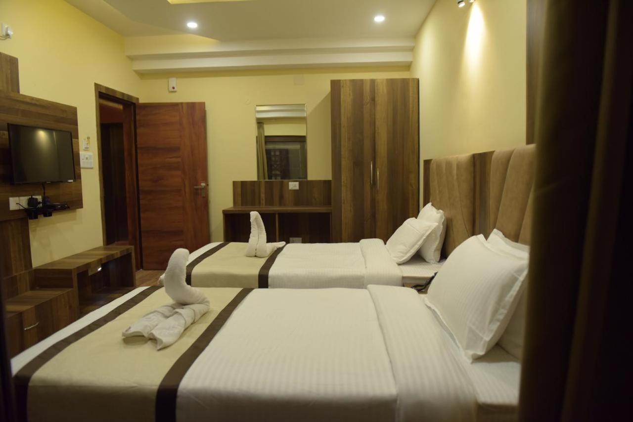 Hotel Royal City Siliguri Exteriör bild