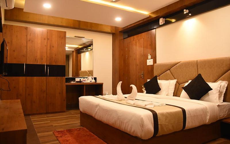 Hotel Royal City Siliguri Exteriör bild