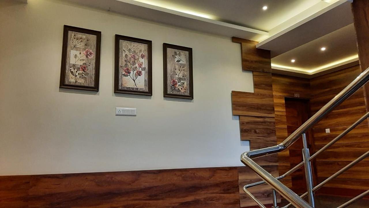 Hotel Royal City Siliguri Exteriör bild