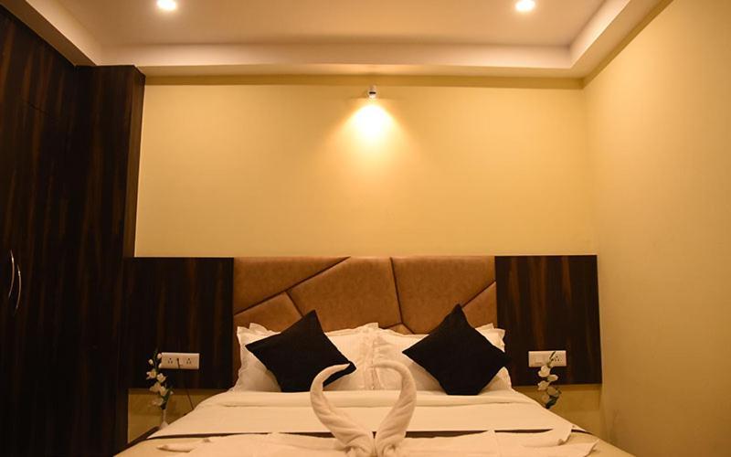 Hotel Royal City Siliguri Exteriör bild