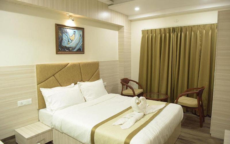 Hotel Royal City Siliguri Exteriör bild