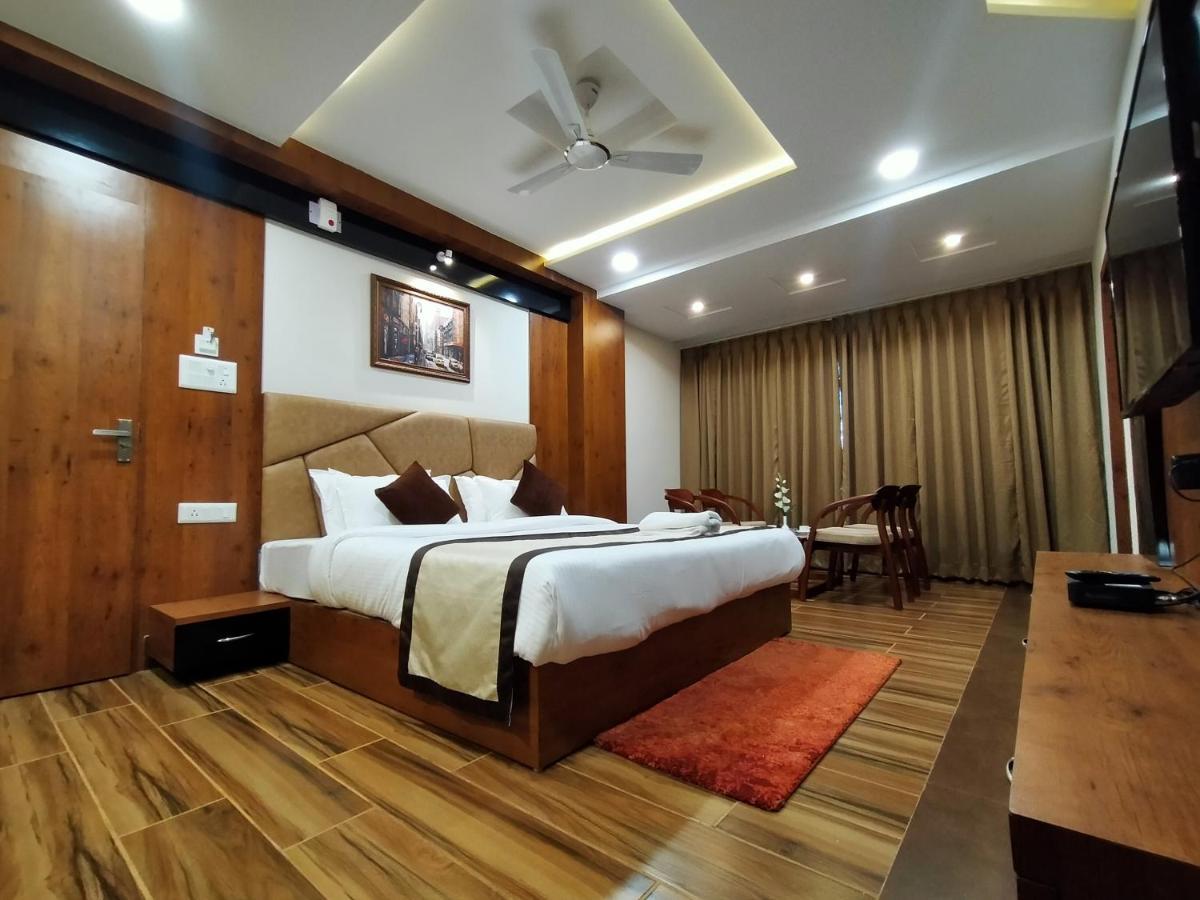 Hotel Royal City Siliguri Exteriör bild