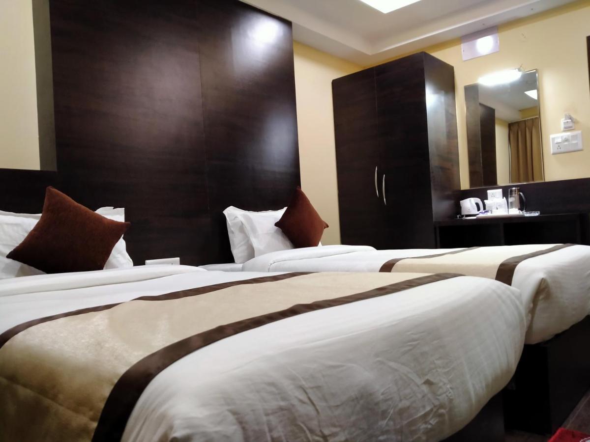 Hotel Royal City Siliguri Exteriör bild