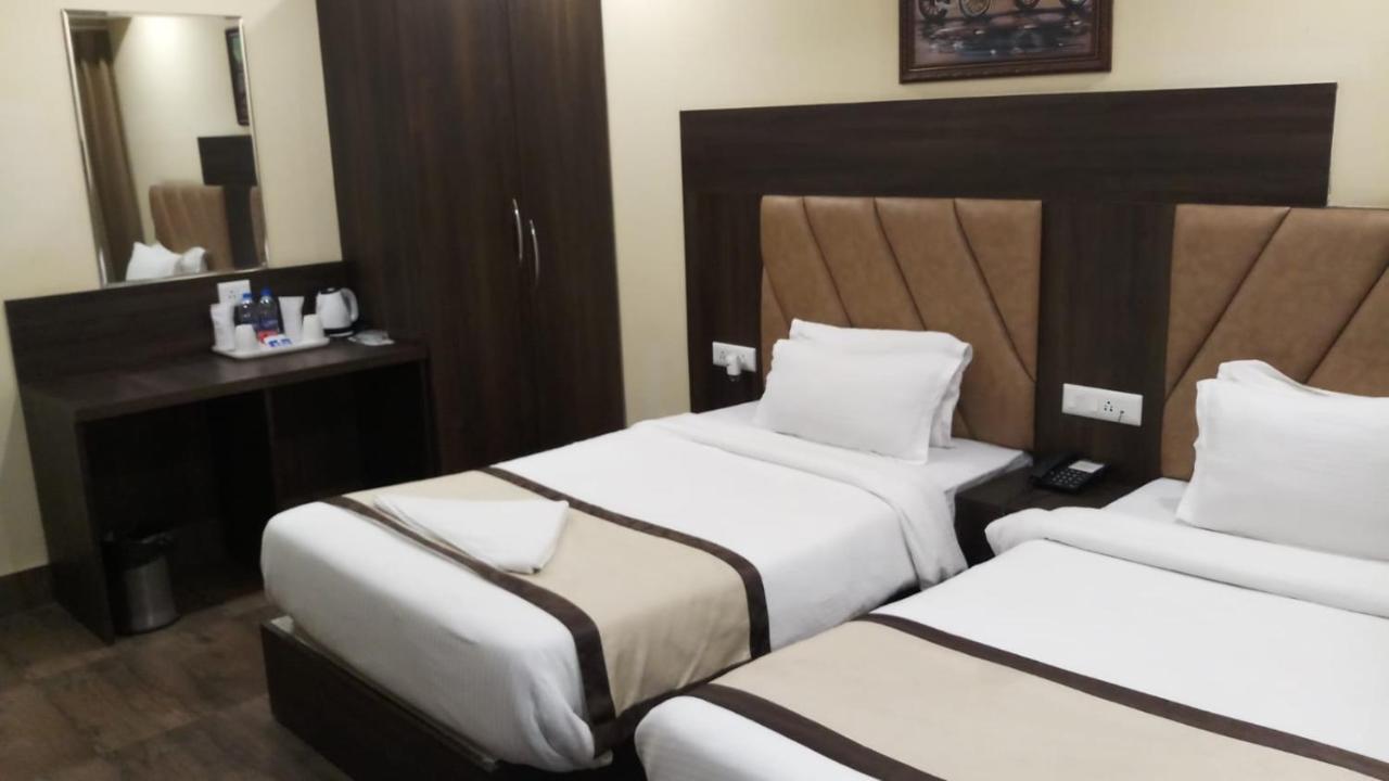 Hotel Royal City Siliguri Exteriör bild