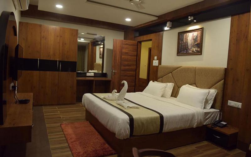 Hotel Royal City Siliguri Exteriör bild