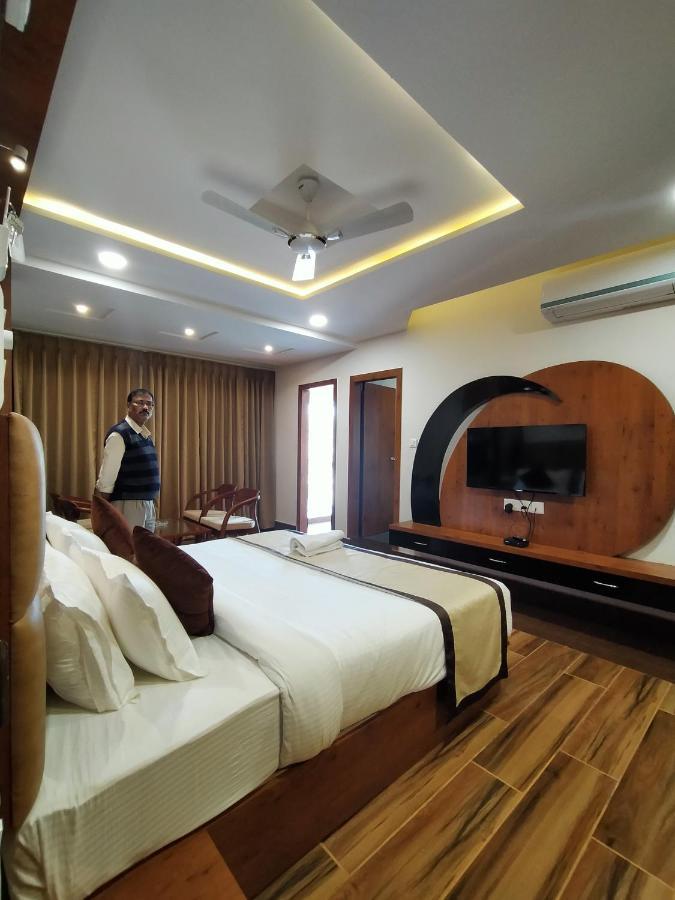 Hotel Royal City Siliguri Exteriör bild