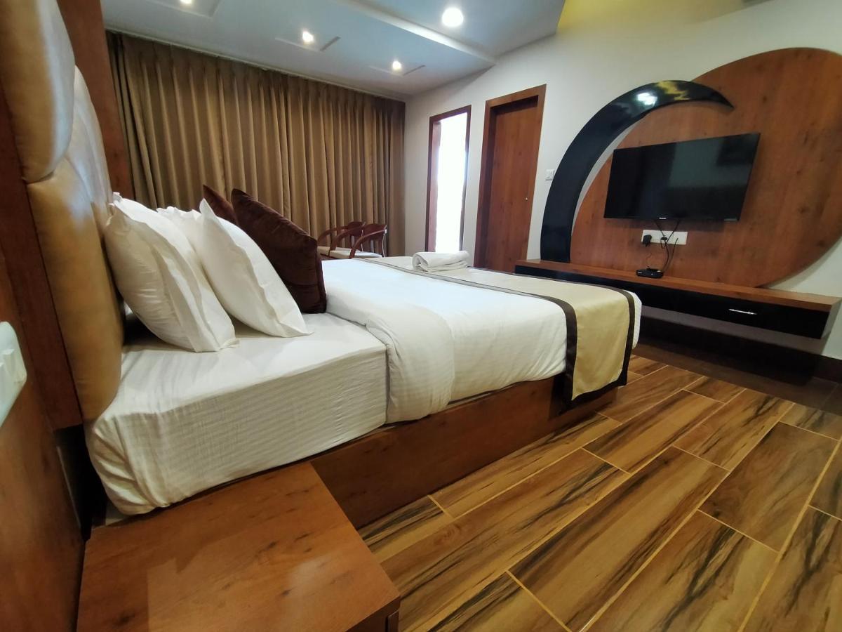 Hotel Royal City Siliguri Exteriör bild
