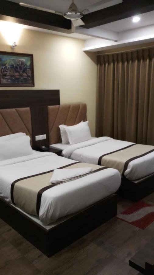 Hotel Royal City Siliguri Exteriör bild