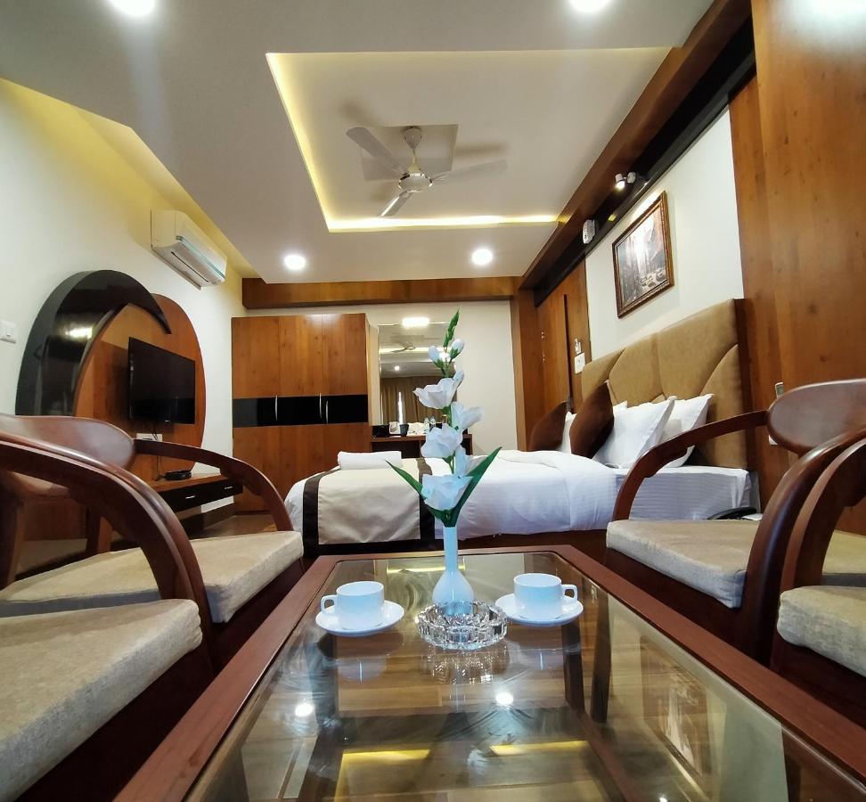 Hotel Royal City Siliguri Exteriör bild