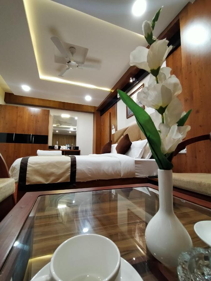 Hotel Royal City Siliguri Exteriör bild
