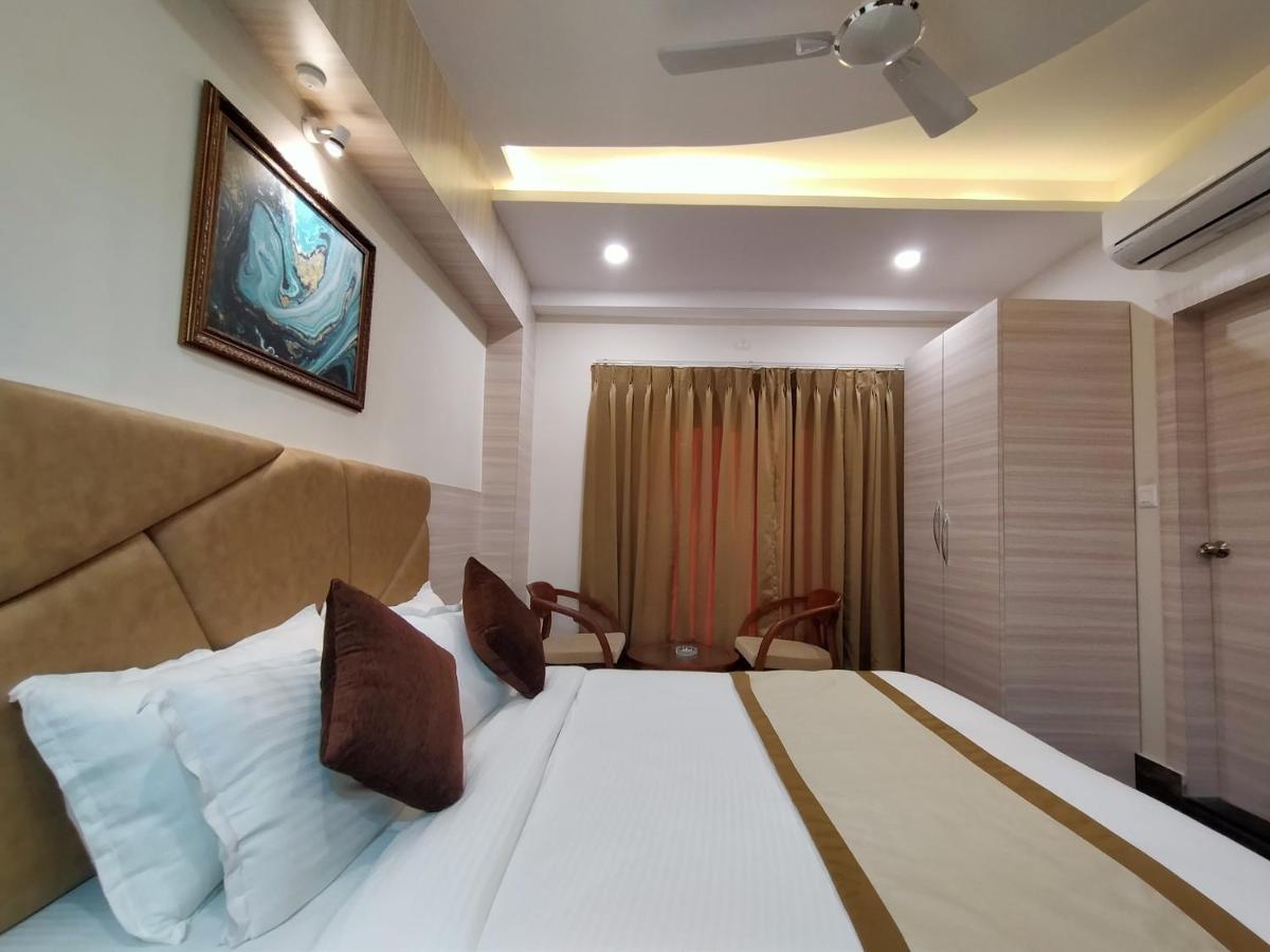 Hotel Royal City Siliguri Exteriör bild