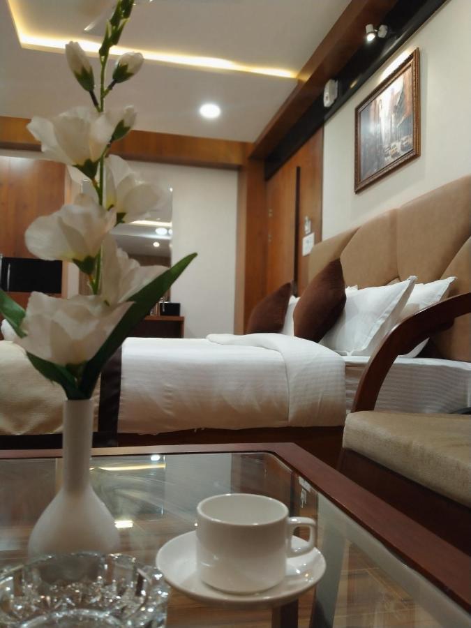 Hotel Royal City Siliguri Exteriör bild