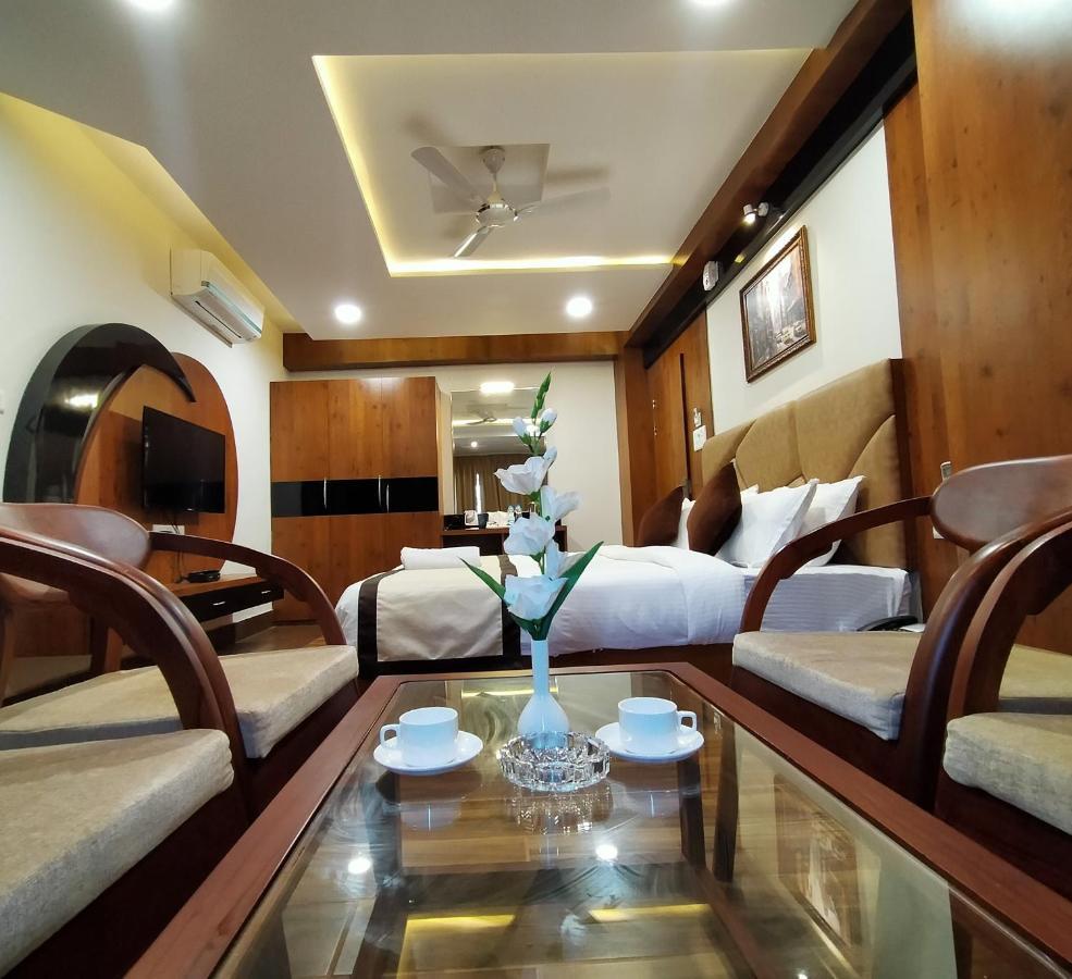 Hotel Royal City Siliguri Exteriör bild