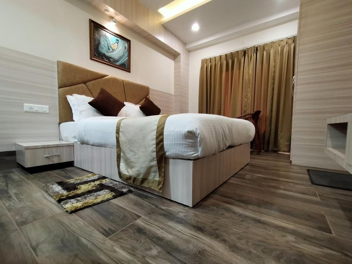 Hotel Royal City Siliguri Exteriör bild