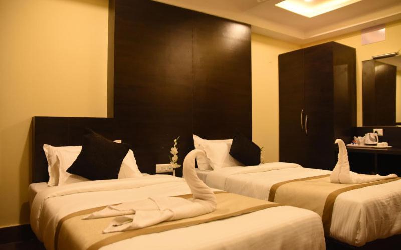 Hotel Royal City Siliguri Exteriör bild