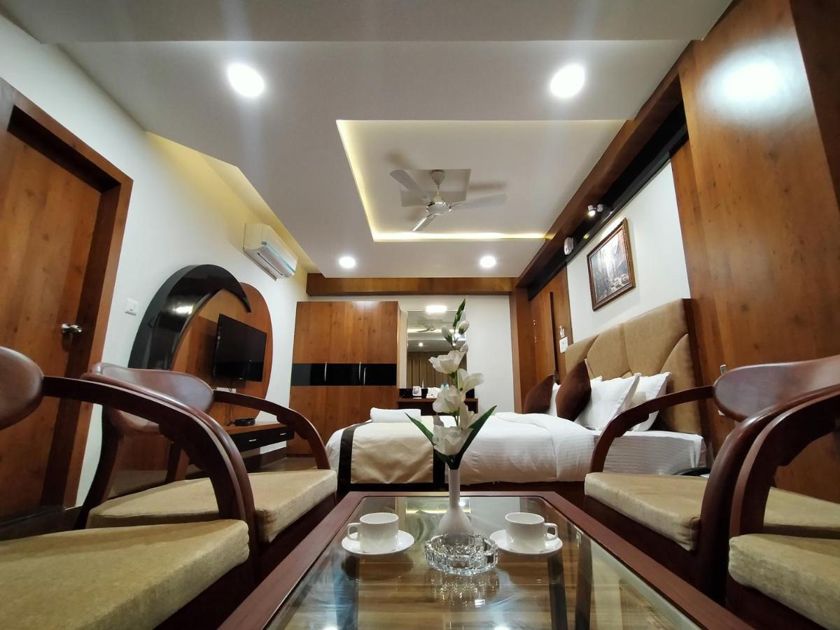 Hotel Royal City Siliguri Exteriör bild