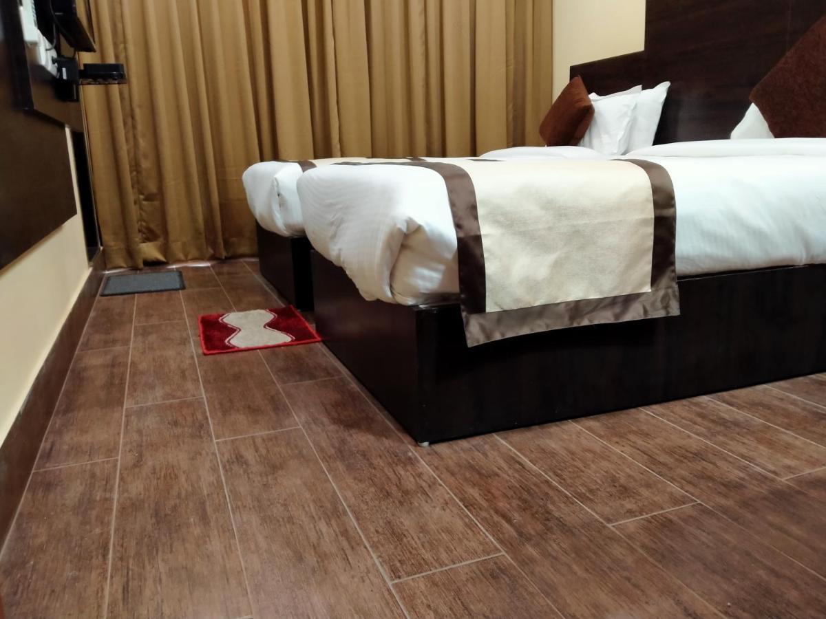 Hotel Royal City Siliguri Exteriör bild